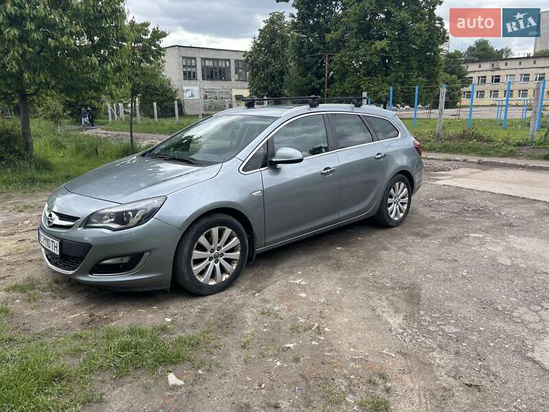 Универсал Opel Astra 2012 в Львове