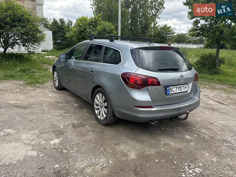 Универсал Opel Astra 2012 в Львове