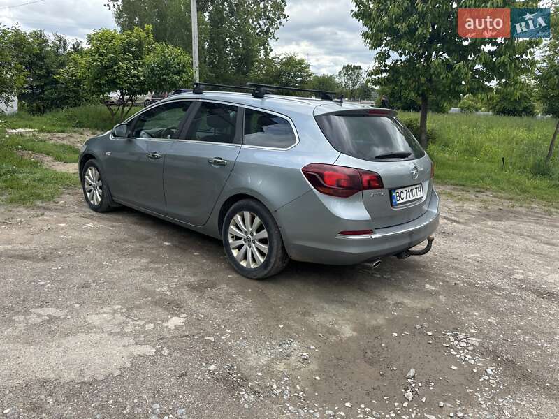 Универсал Opel Astra 2012 в Львове