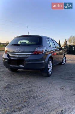 Хэтчбек Opel Astra 2012 в 