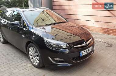 Універсал Opel Astra 2013 в Луцьку