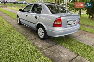 Седан Opel Astra 2004 в 