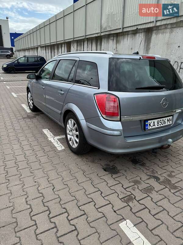 Универсал Opel Astra 2005 в Киеве