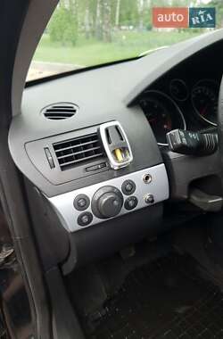 Универсал Opel Astra 2006 в 