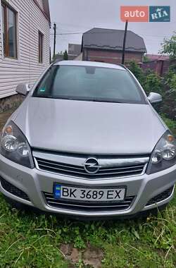 Універсал Opel Astra 2010 в Костопілі