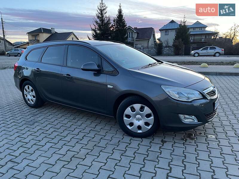 Универсал Opel Astra 2011 в 