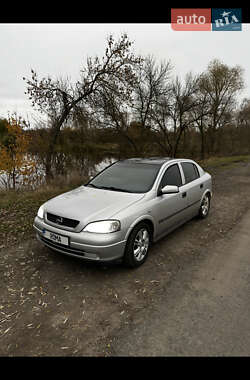 Хэтчбек Opel Astra 2000 в 