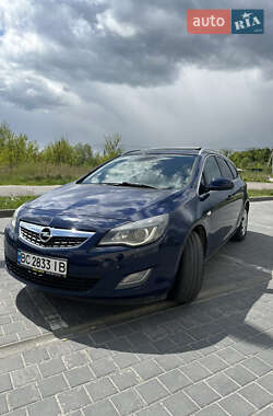Универсал Opel Astra 2011 в Львове