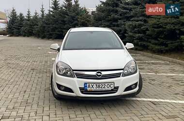 Универсал Opel Astra 2012 в 