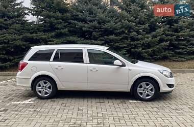 Универсал Opel Astra 2012 в 