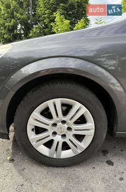 Универсал Opel Astra 2009 в 