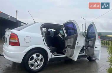 Хетчбек Opel Astra 2001 в 