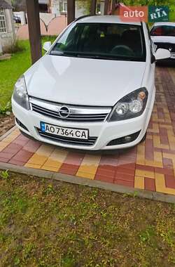 Універсал Opel Astra 2010 в Хусті