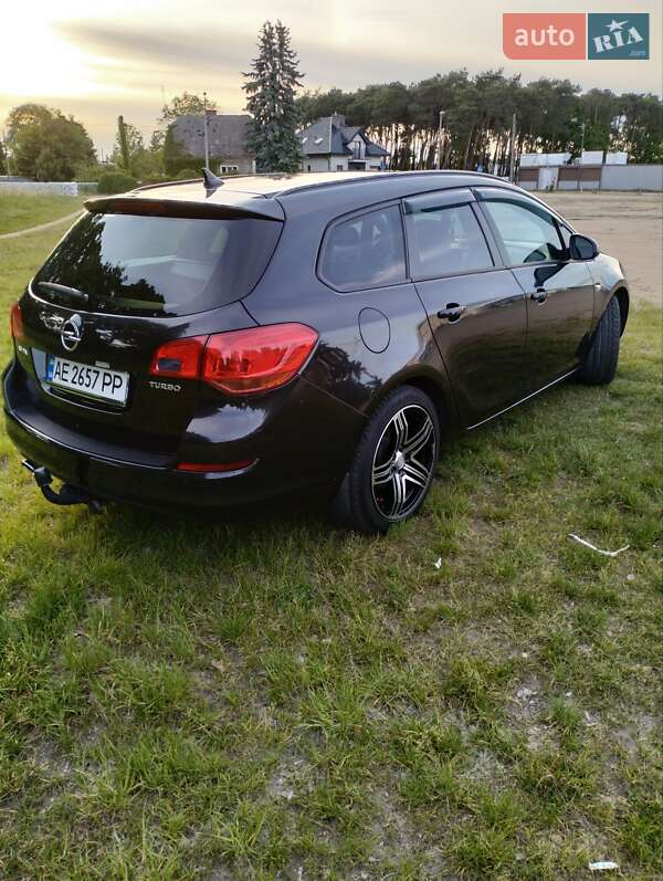 Универсал Opel Astra 2012 в Днепре