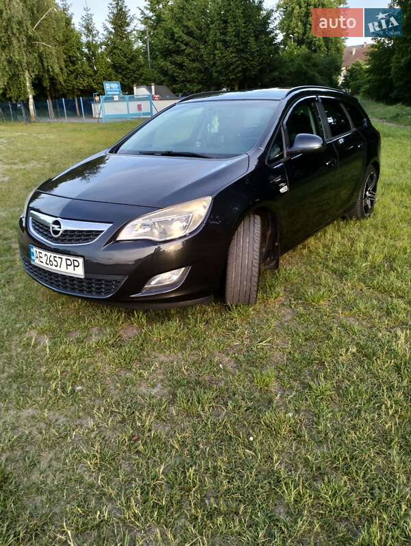 Универсал Opel Astra 2012 в Днепре
