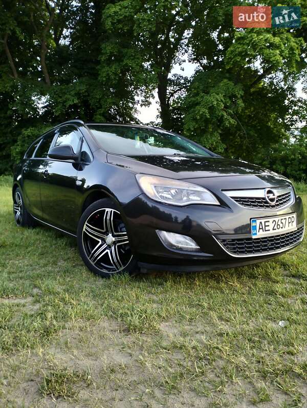 Универсал Opel Astra 2012 в Днепре