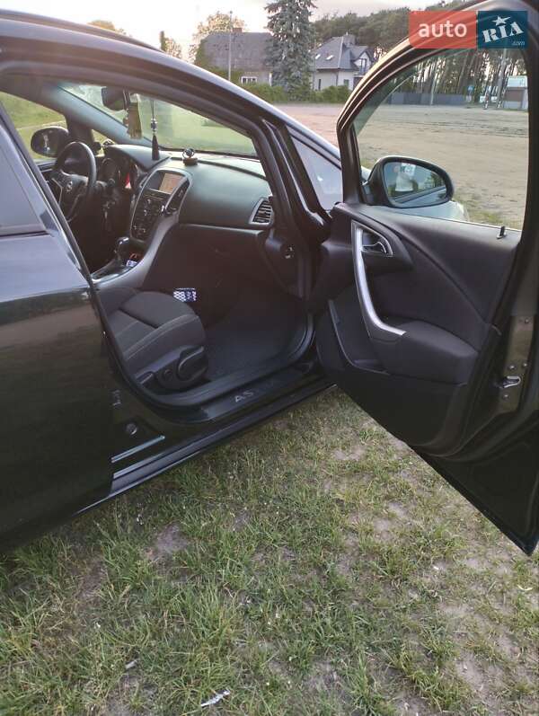 Универсал Opel Astra 2012 в Днепре