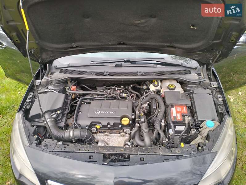 Универсал Opel Astra 2012 в Днепре