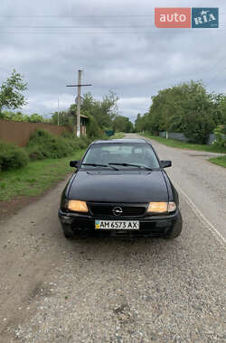 Хэтчбек Opel Astra 1992 в Немирове