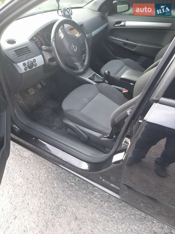 Универсал Opel Astra 2006 в Звягеле