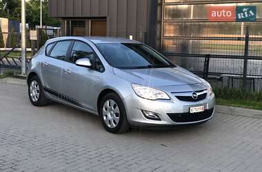 Хэтчбек Opel Astra 2011 в 
