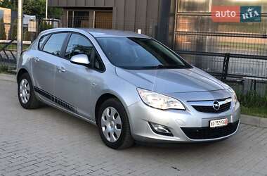 Хэтчбек Opel Astra 2011 в 
