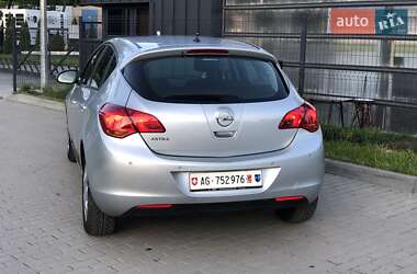 Хэтчбек Opel Astra 2011 в 