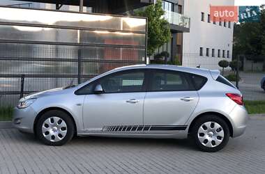 Хэтчбек Opel Astra 2011 в 