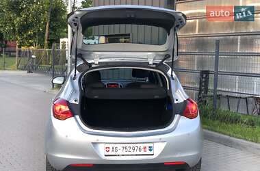 Хэтчбек Opel Astra 2011 в 
