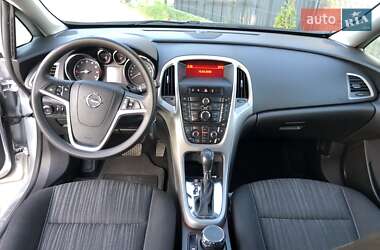 Хэтчбек Opel Astra 2011 в 