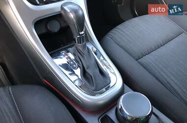 Хэтчбек Opel Astra 2011 в 