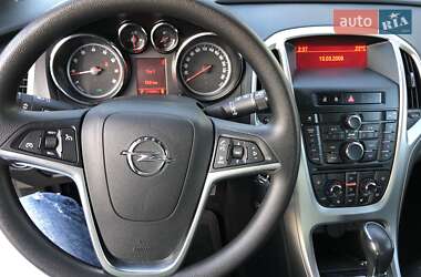 Хэтчбек Opel Astra 2011 в 