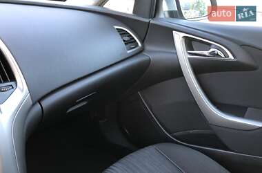 Хэтчбек Opel Astra 2011 в 