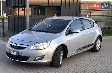Хэтчбек Opel Astra 2011 в 