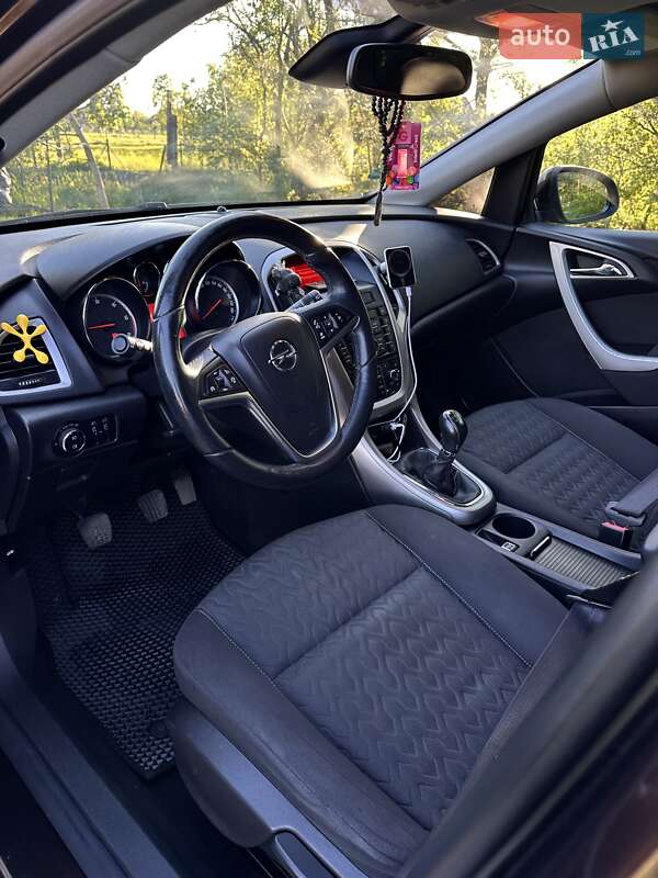 Універсал Opel Astra 2013 в Рожнятові