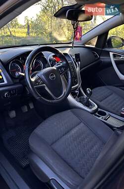Універсал Opel Astra 2013 в 
