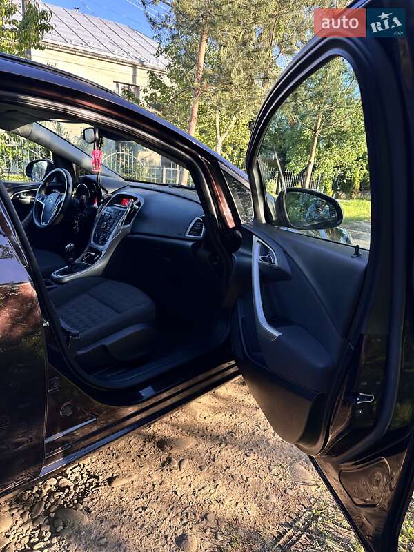 Універсал Opel Astra 2013 в Рожнятові