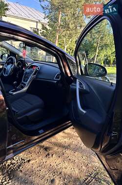 Універсал Opel Astra 2013 в 