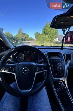 Універсал Opel Astra 2013 в 