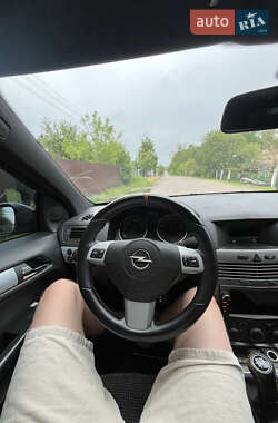 Купе Opel Astra 2006 в 