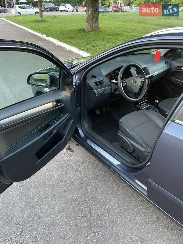 Универсал Opel Astra 2010 в Ровно
