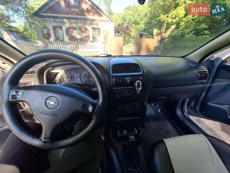 Седан Opel Astra 2003 в Острозі