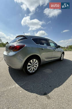 Хэтчбек Opel Astra 2011 в 
