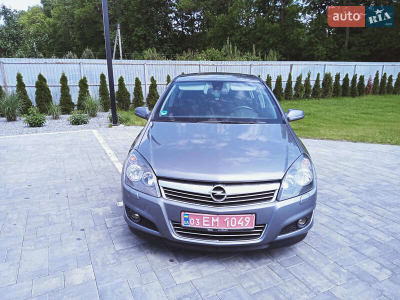 Хэтчбек Opel Astra 2007 в Луцке