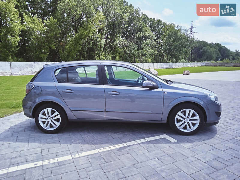 Хэтчбек Opel Astra 2007 в Луцке