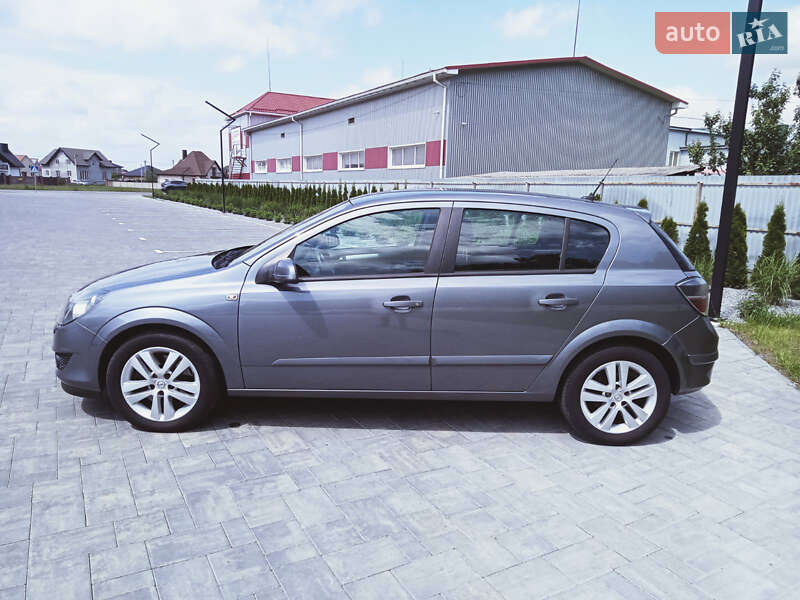 Хэтчбек Opel Astra 2007 в Луцке