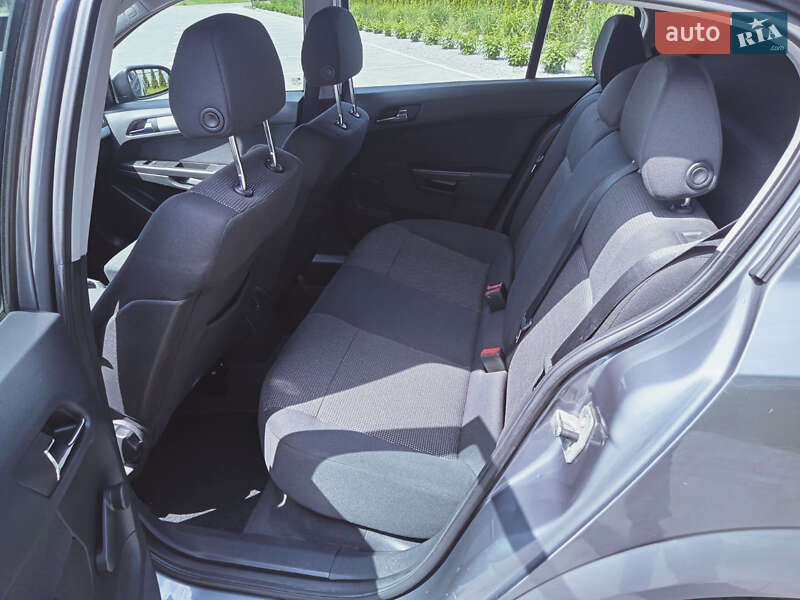 Хэтчбек Opel Astra 2007 в Луцке