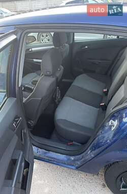 Хэтчбек Opel Astra 2005 в 