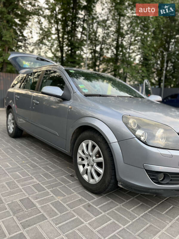 Універсал Opel Astra 2004 в Дніпрі