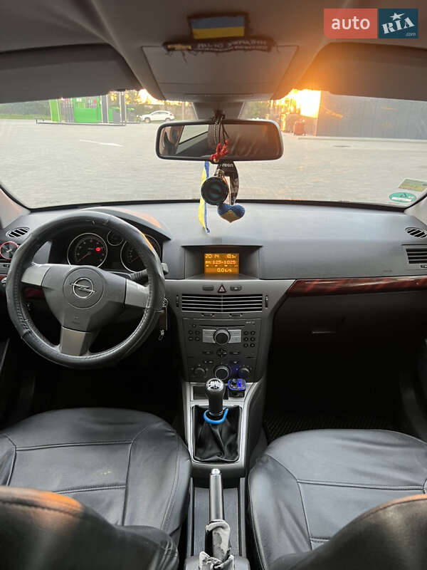 Універсал Opel Astra 2004 в Дніпрі